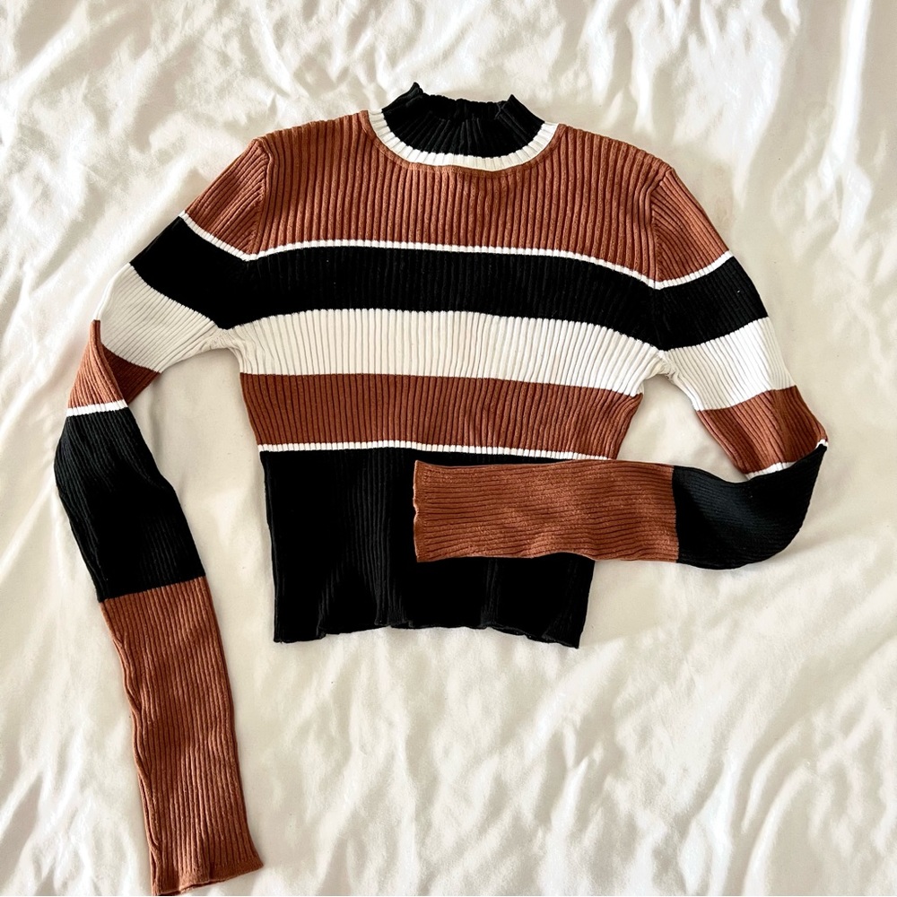 Color Block Cropped Mock-neck Sweater